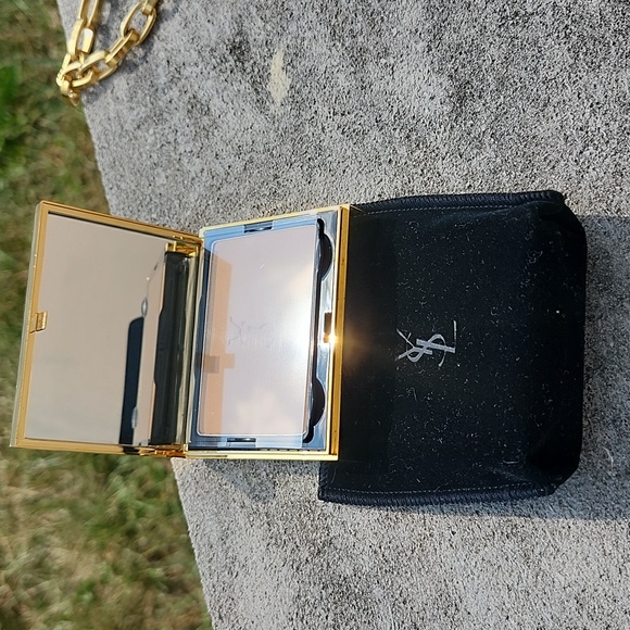 YSL Matte compact foundation - Picture 1 of 4